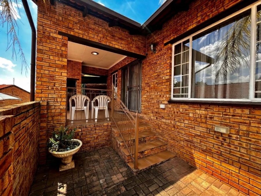 2 Bedroom Property for Sale in Safari Gardens North West